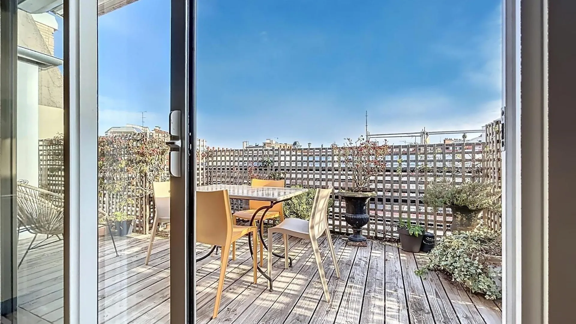 Superb Apartment With Large Terrace Paris